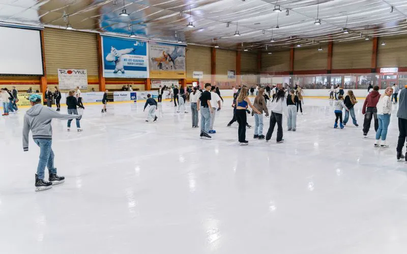 Eislaufen in der Eissporthalle Troisdorf