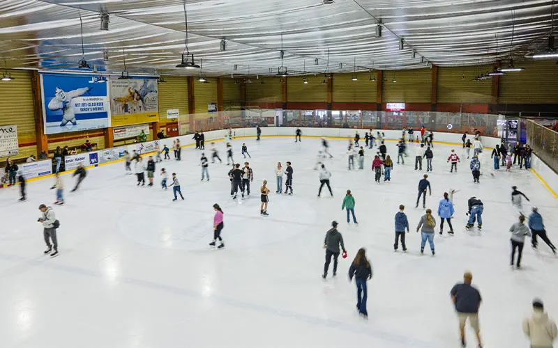 Eislaufen in der Eissporthalle Troisdorf